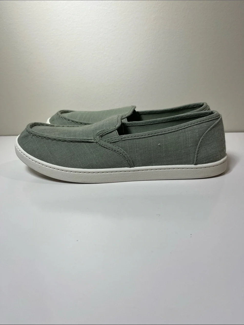 NWOT Moc Toe Surf Shoe Sage Green Size 9.5